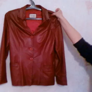 Продам бордовый кожаный пиджак! 