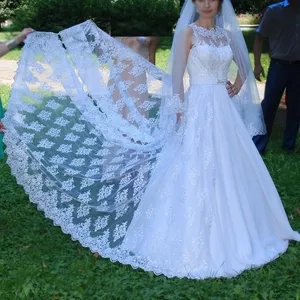 ВНИМАНИЕ!Продается шикарное свадебное платье со съемным шлейфом