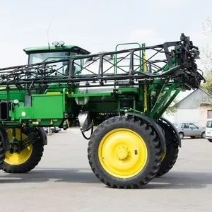 Самоходный опрыскиватель John Deere 4730 