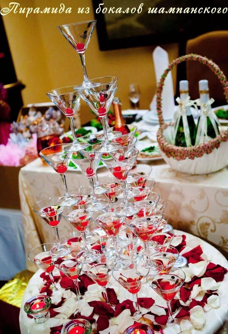 Пирамида из бокалов шампанского (горка) на свадьбе. 2